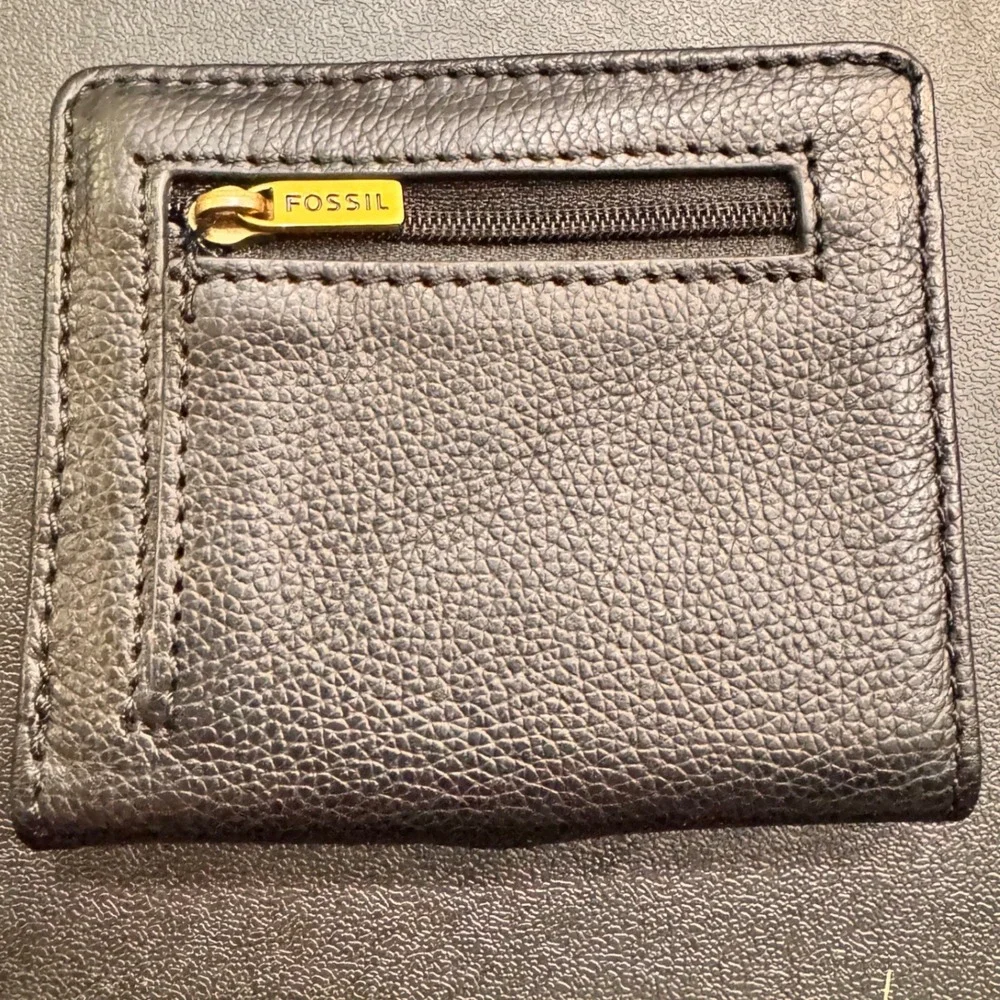 2022 Fossil Black Pebbled Leather Bifold Wallet Zip‎ Coin Pocket